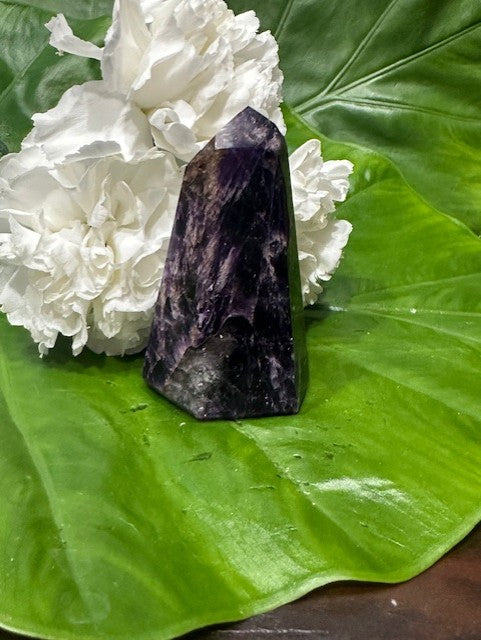 no.0182 菱形のガーネットとcrystal pillar no.0182 菱形のガーネットとcrystal pillar